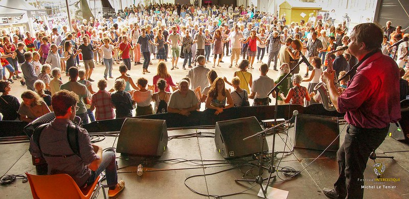 Danse bretonne au festival interceltique de Lorient - 7 festivals à ne pas manquer dans le Morbihan